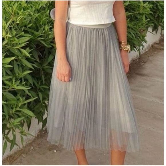 Classic High Waisted Pleated Party Maxi Skirt - Picture 6 of 14